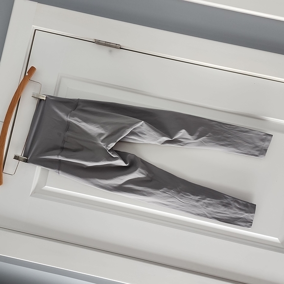 WeWoreWhat butter soft grey capri legging! - Picture 6 of 11